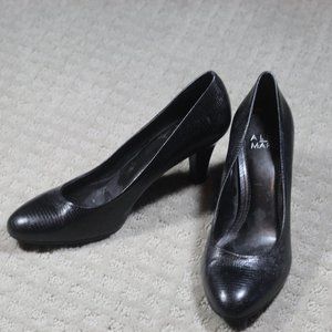 Alex Marie Size 6 Black Embossed 3" Heels